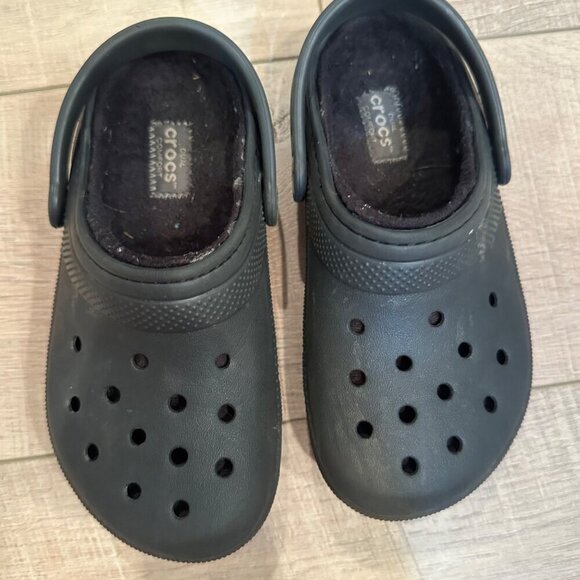 CROCS YOUTH BLACK FLEECE LINED SHOES SIZE CHILD 12 - Picture 2 of 7